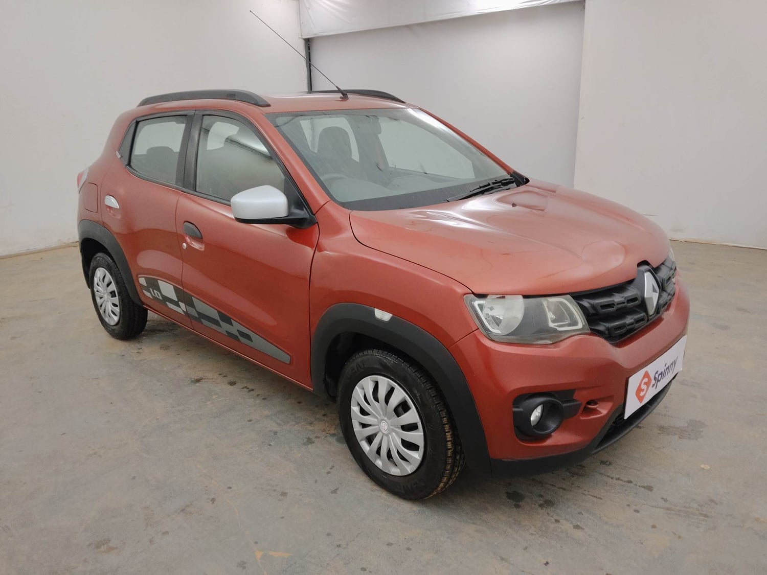 Used 2018 Renault Kwid 1.0 RXT AMT Petrol Automatic exterior RIGHT FRONT CORNER VIEW