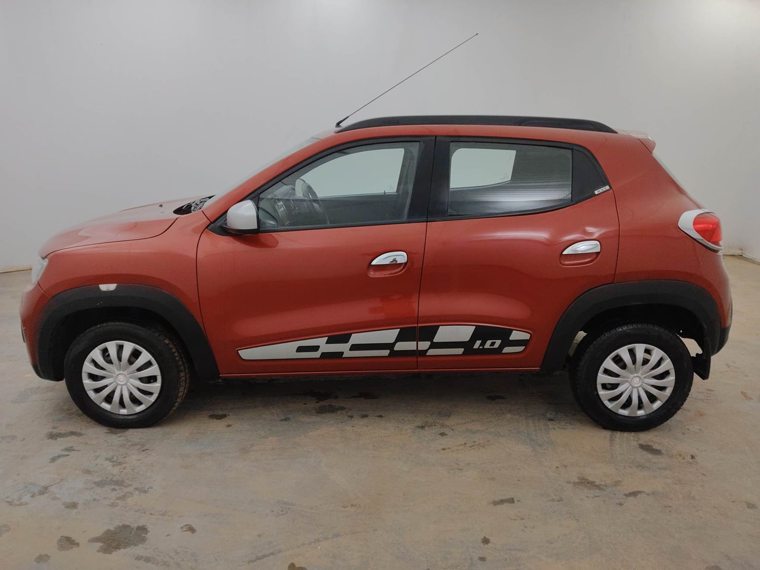 Used 2018 Renault Kwid 1.0 RXT AMT Petrol Automatic exterior LEFT SIDE VIEW