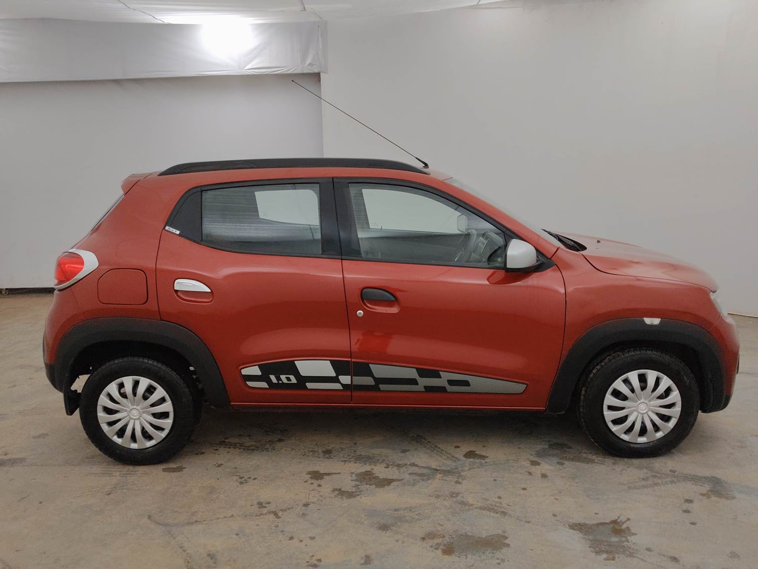 Used 2018 Renault Kwid 1.0 RXT AMT Petrol Automatic exterior RIGHT SIDE VIEW