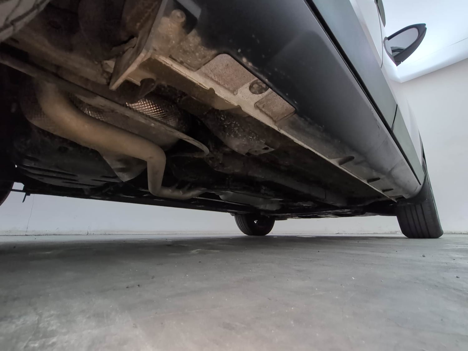 Used 2026 Hyundai Venue  1.5 CRDi Diesel AT DSL HX5 Diesel Automatic extra REAR RIGHT UNDERBODY VIEW