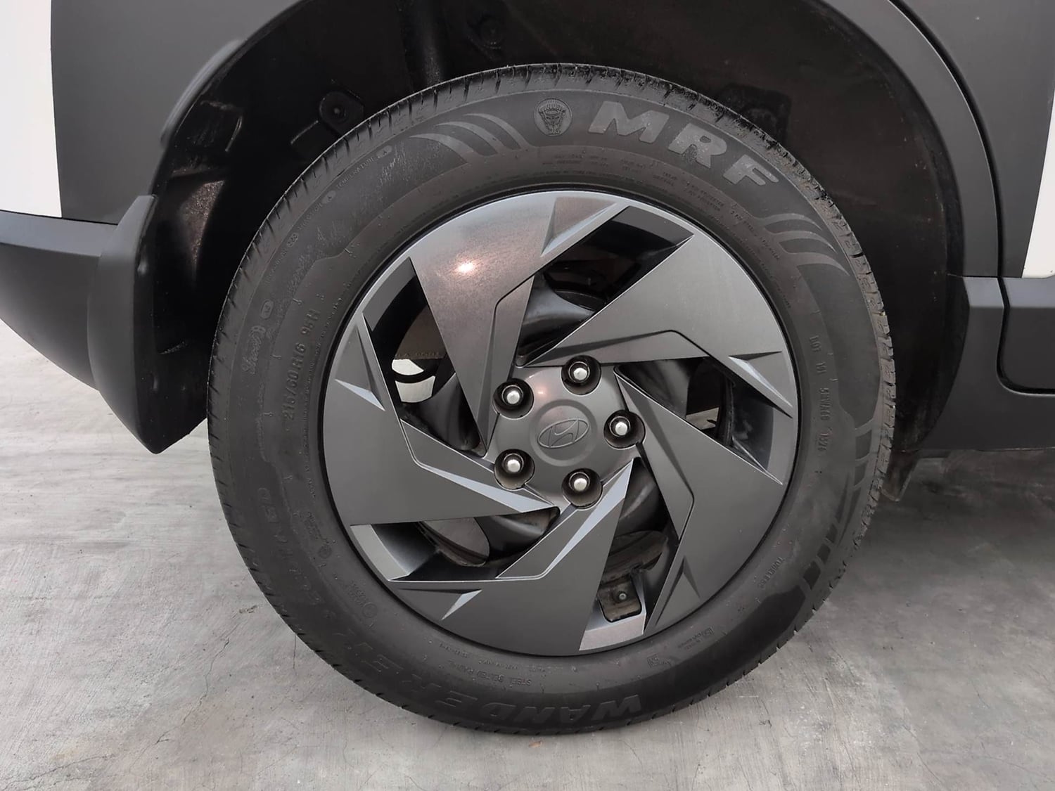 Used 2026 Hyundai Venue  1.5 CRDi Diesel AT DSL HX5 Diesel Automatic tyres RIGHT REAR TYRE RIM VIEW