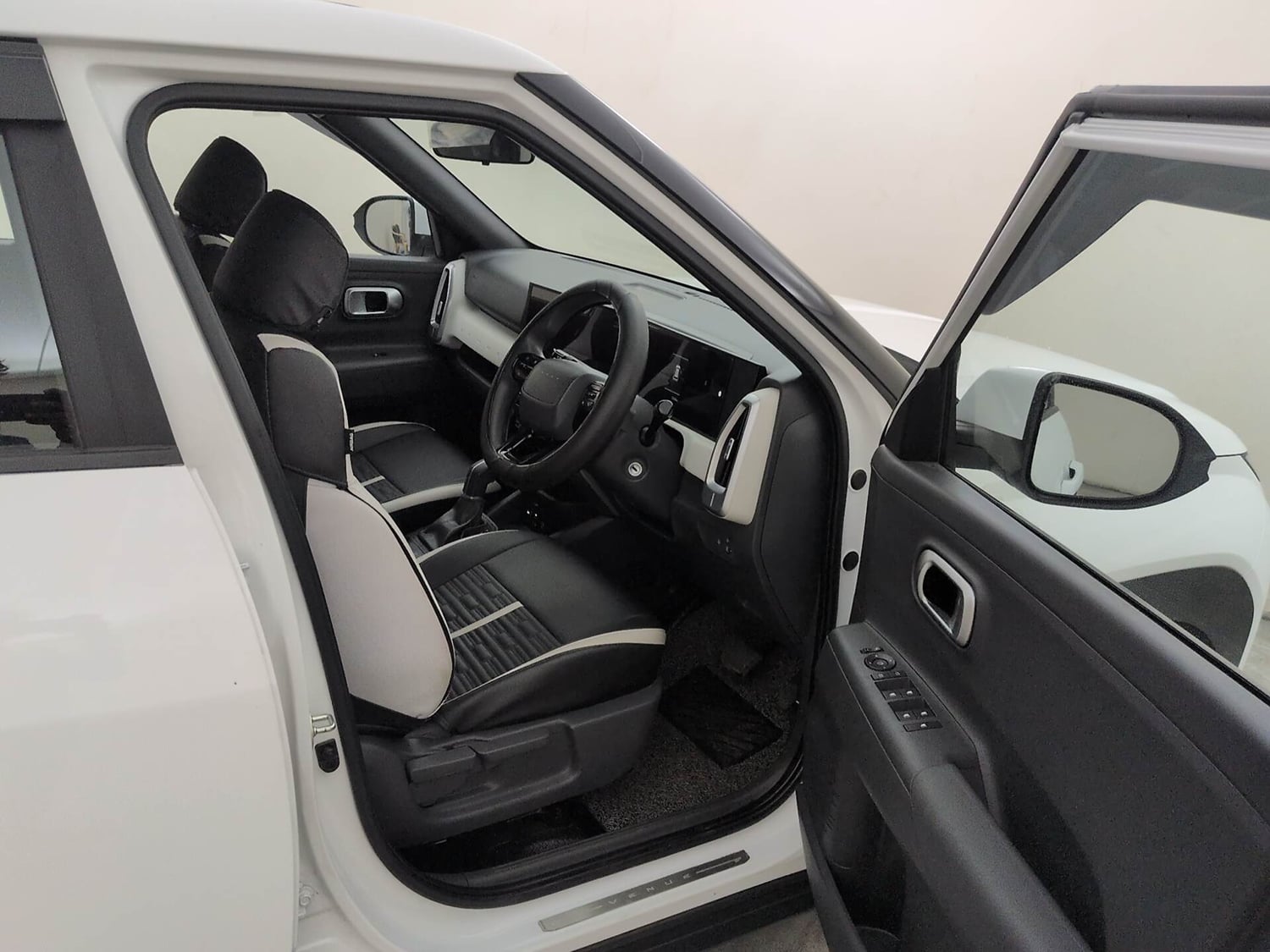Used 2026 Hyundai Venue  1.5 CRDi Diesel AT DSL HX5 Diesel Automatic interior RIGHT SIDE FRONT DOOR CABIN VIEW