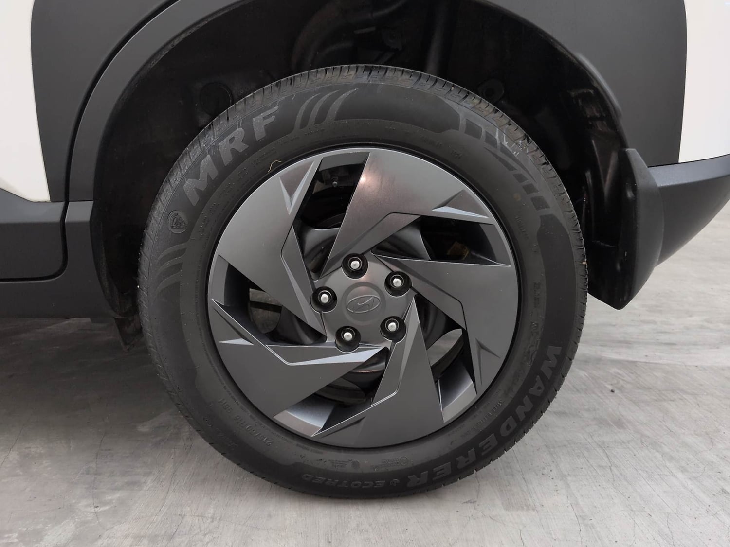 Used 2026 Hyundai Venue  1.5 CRDi Diesel AT DSL HX5 Diesel Automatic tyres LEFT REAR TYRE RIM VIEW