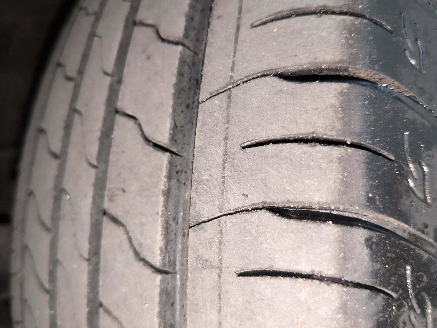 Used 2026 Hyundai Venue  1.5 CRDi Diesel AT DSL HX5 Diesel Automatic tyres LEFT FRONT TYRE TREAD VIEW
