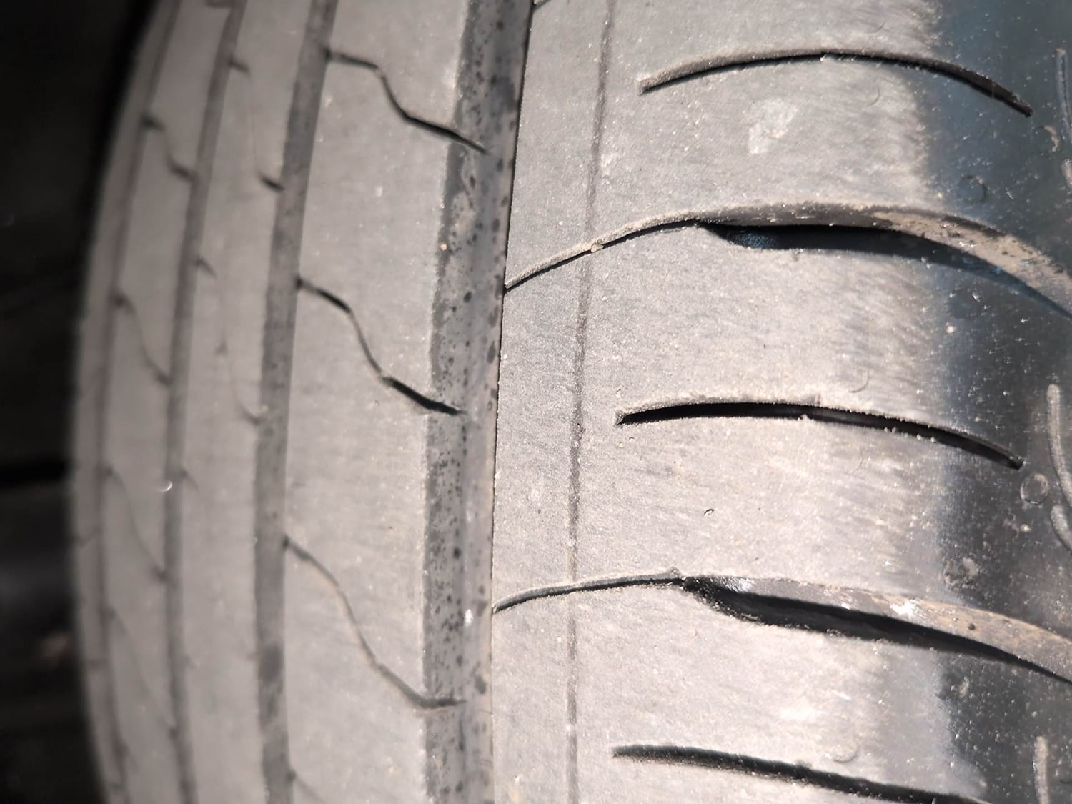 Used 2026 Hyundai Venue  1.5 CRDi Diesel AT DSL HX5 Diesel Automatic tyres RIGHT FRONT TYRE TREAD VIEW
