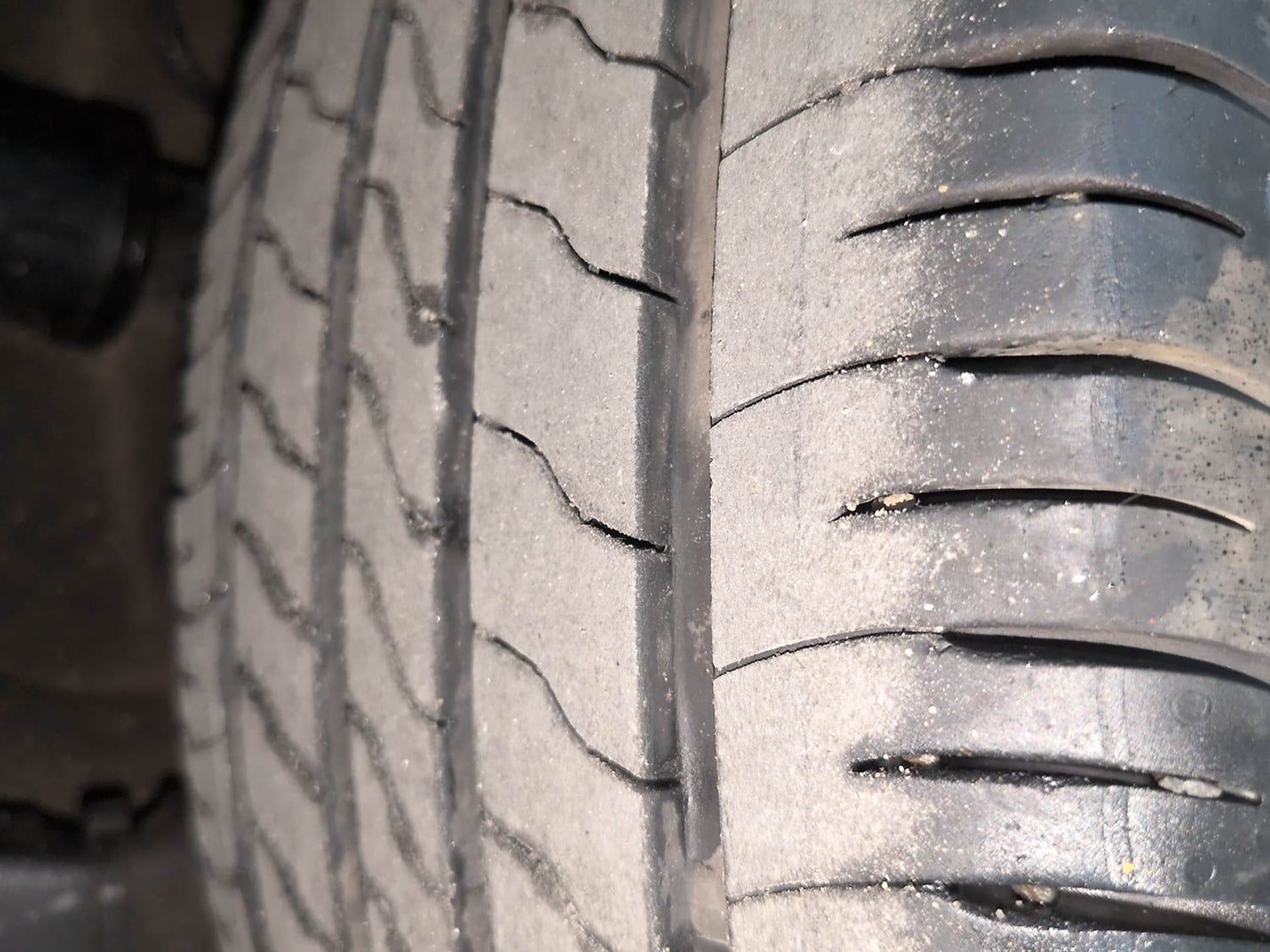 Used 2026 Hyundai Venue  1.5 CRDi Diesel AT DSL HX5 Diesel Automatic tyres LEFT REAR TYRE TREAD VIEW