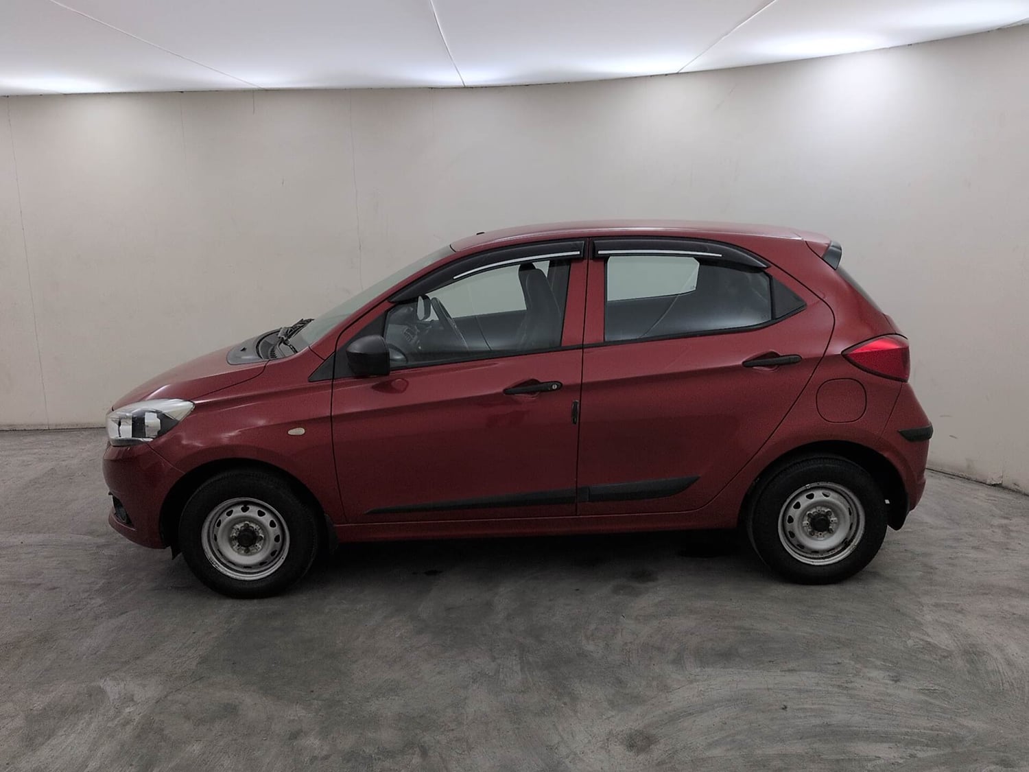 Used 2017 Tata Tiago Revotron XE Petrol Manual exterior LEFT SIDE VIEW