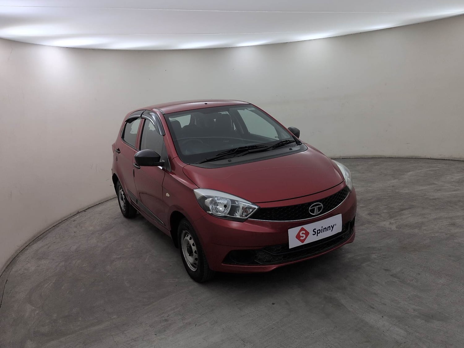 Used 2017 Tata Tiago Revotron XE Petrol Manual exterior RIGHT FRONT CORNER VIEW