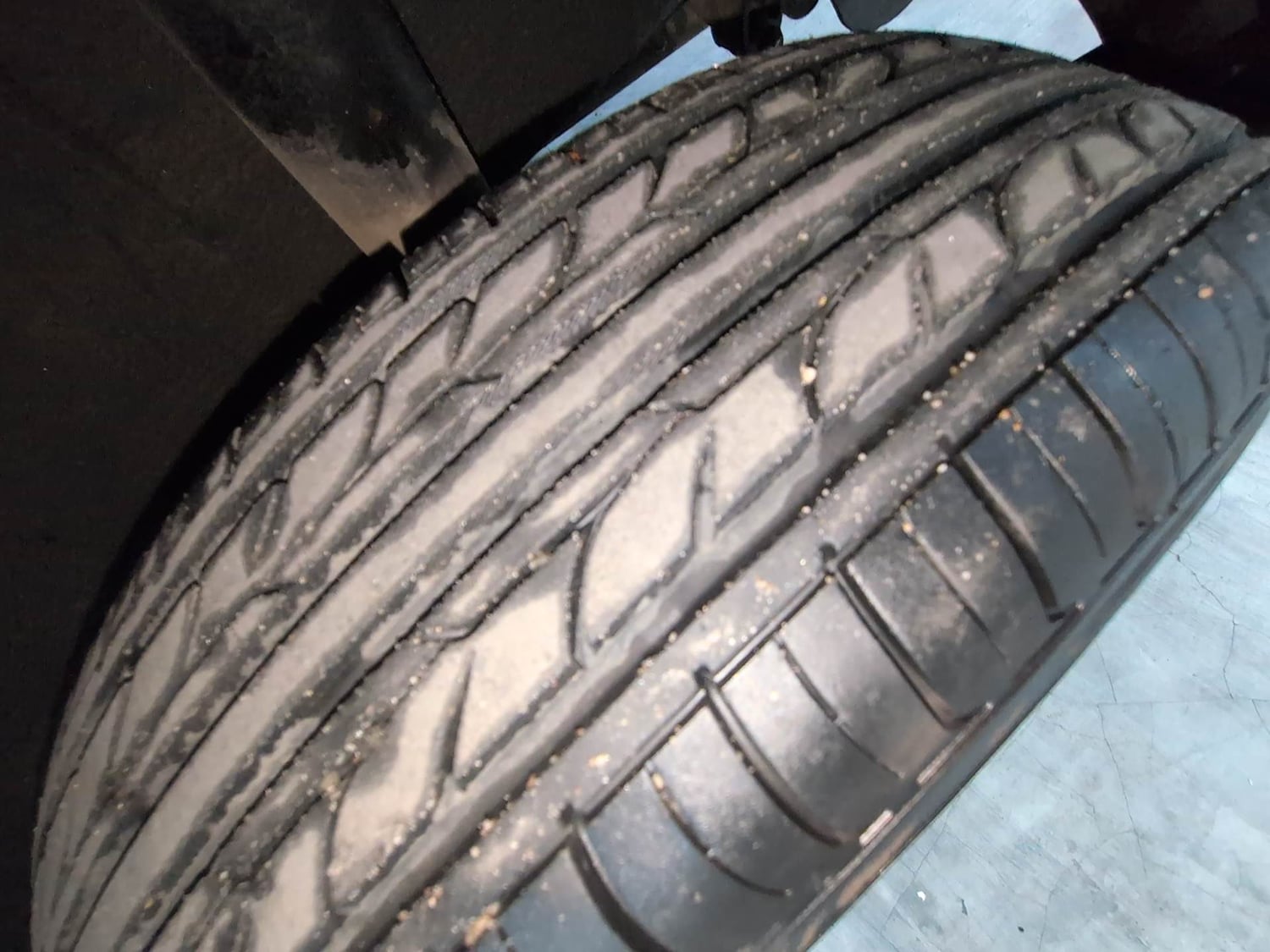 Used 2018 Renault Kwid 1.0 RXT AMT Opt Petrol Automatic tyres LEFT REAR TYRE TREAD VIEW