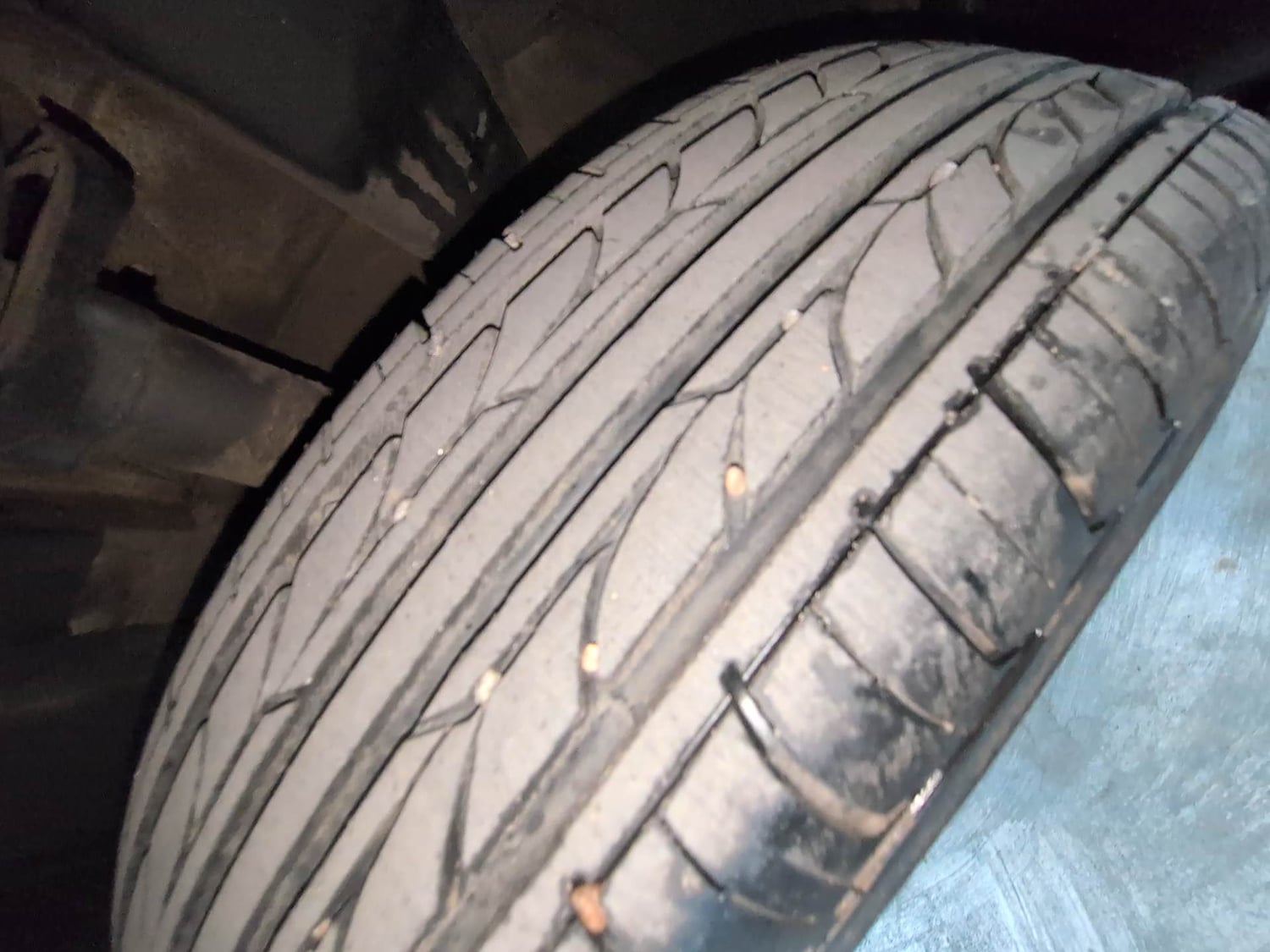 Used 2018 Renault Kwid 1.0 RXT AMT Opt Petrol Automatic tyres LEFT FRONT TYRE TREAD VIEW