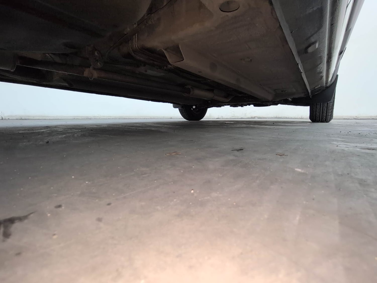 Used 2018 Renault Kwid 1.0 RXT AMT Opt Petrol Automatic extra REAR RIGHT UNDERBODY VIEW