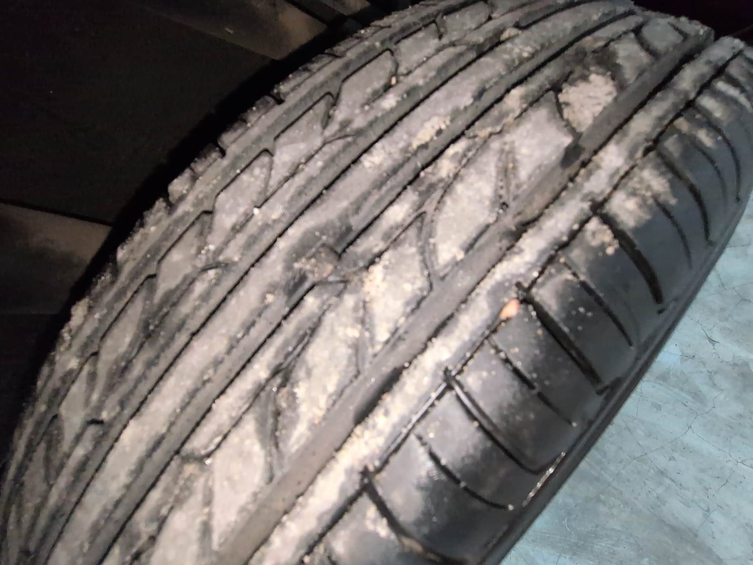 Used 2018 Renault Kwid 1.0 RXT AMT Opt Petrol Automatic tyres RIGHT REAR TYRE TREAD VIEW