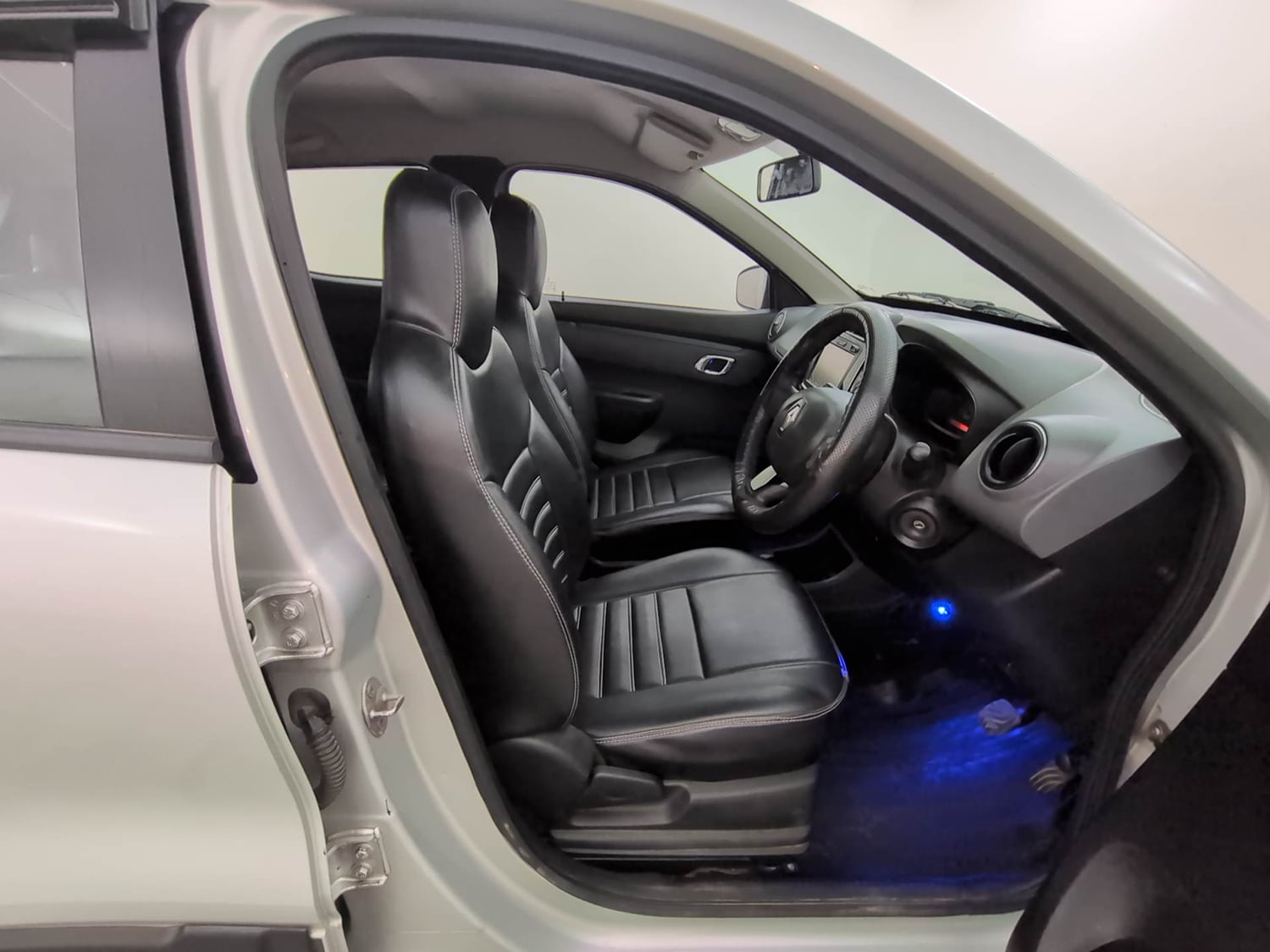 Used 2018 Renault Kwid 1.0 RXT AMT Opt Petrol Automatic interior RIGHT SIDE FRONT DOOR CABIN VIEW