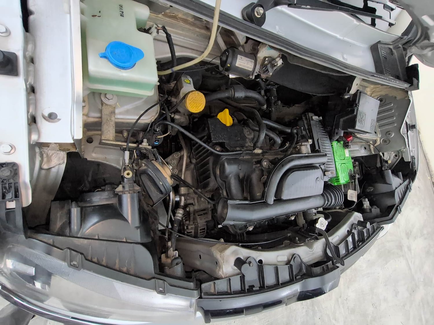 Used 2018 Renault Kwid 1.0 RXT AMT Opt Petrol Automatic engine ENGINE RIGHT SIDE VIEW
