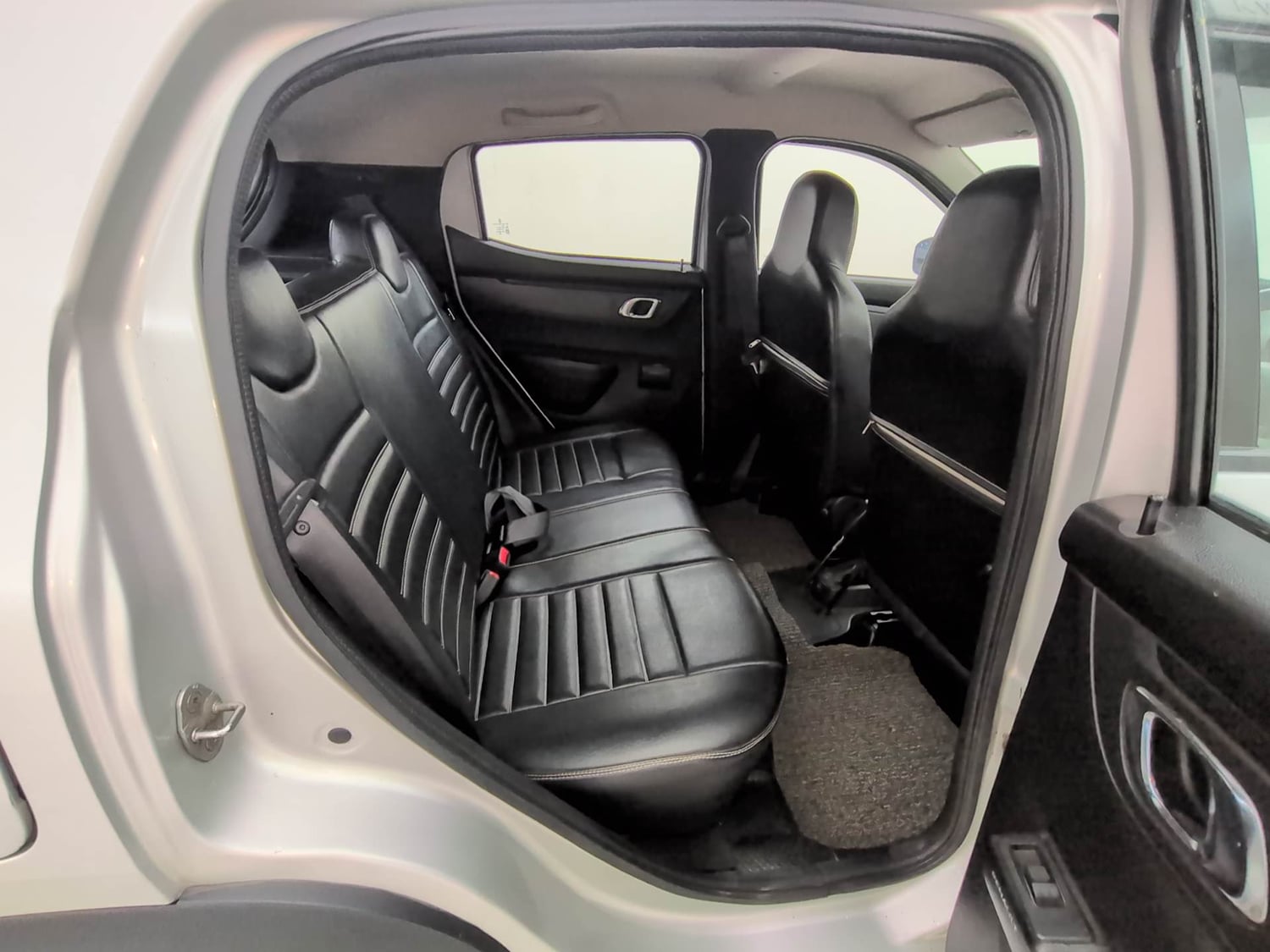 Used 2018 Renault Kwid 1.0 RXT AMT Opt Petrol Automatic interior RIGHT SIDE REAR DOOR CABIN VIEW