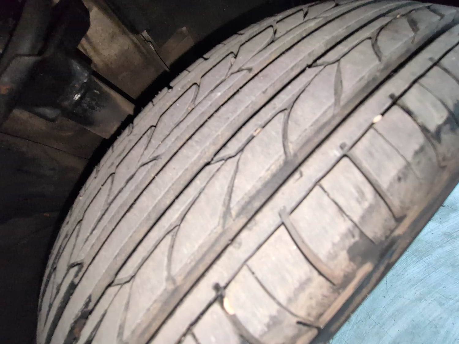 Used 2018 Renault Kwid 1.0 RXT AMT Opt Petrol Automatic tyres RIGHT FRONT TYRE TREAD VIEW