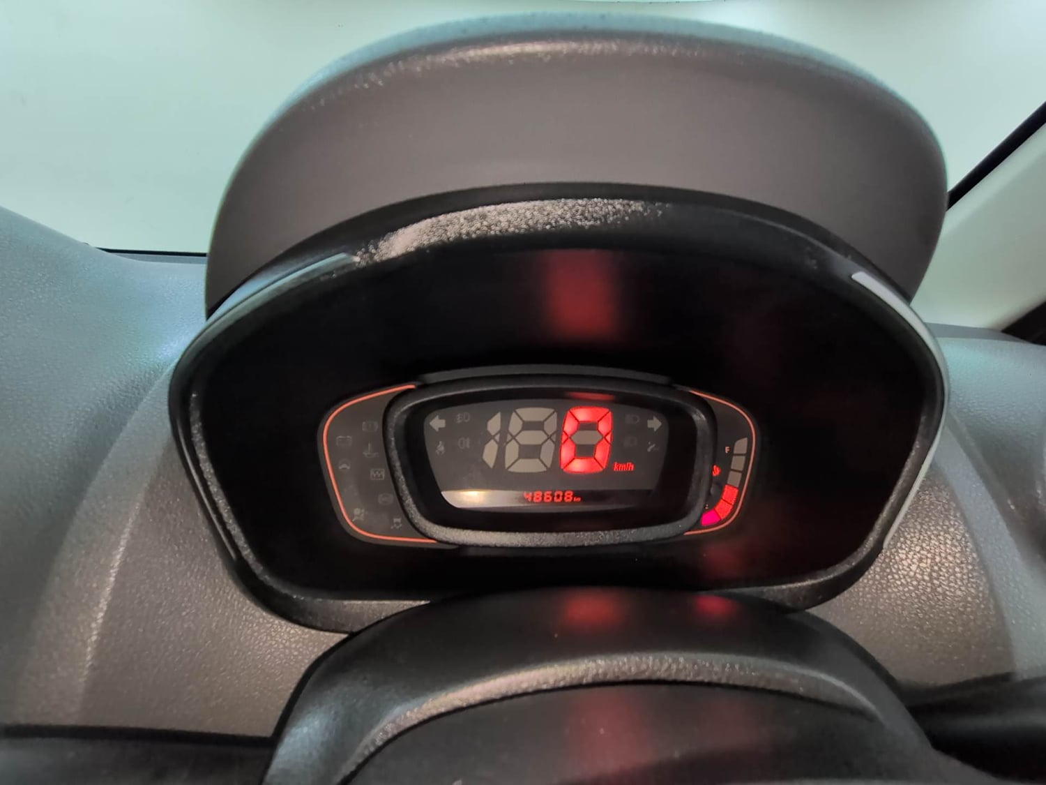 Used 2018 Renault Kwid 1.0 RXT AMT Opt Petrol Automatic interior CLUSTERMETER VIEW
