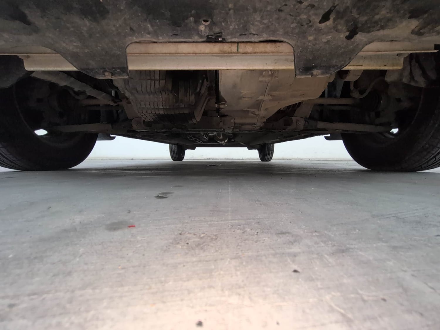 Used 2018 Renault Kwid 1.0 RXT AMT Opt Petrol Automatic extra FRONT LEFT UNDERBODY VIEW