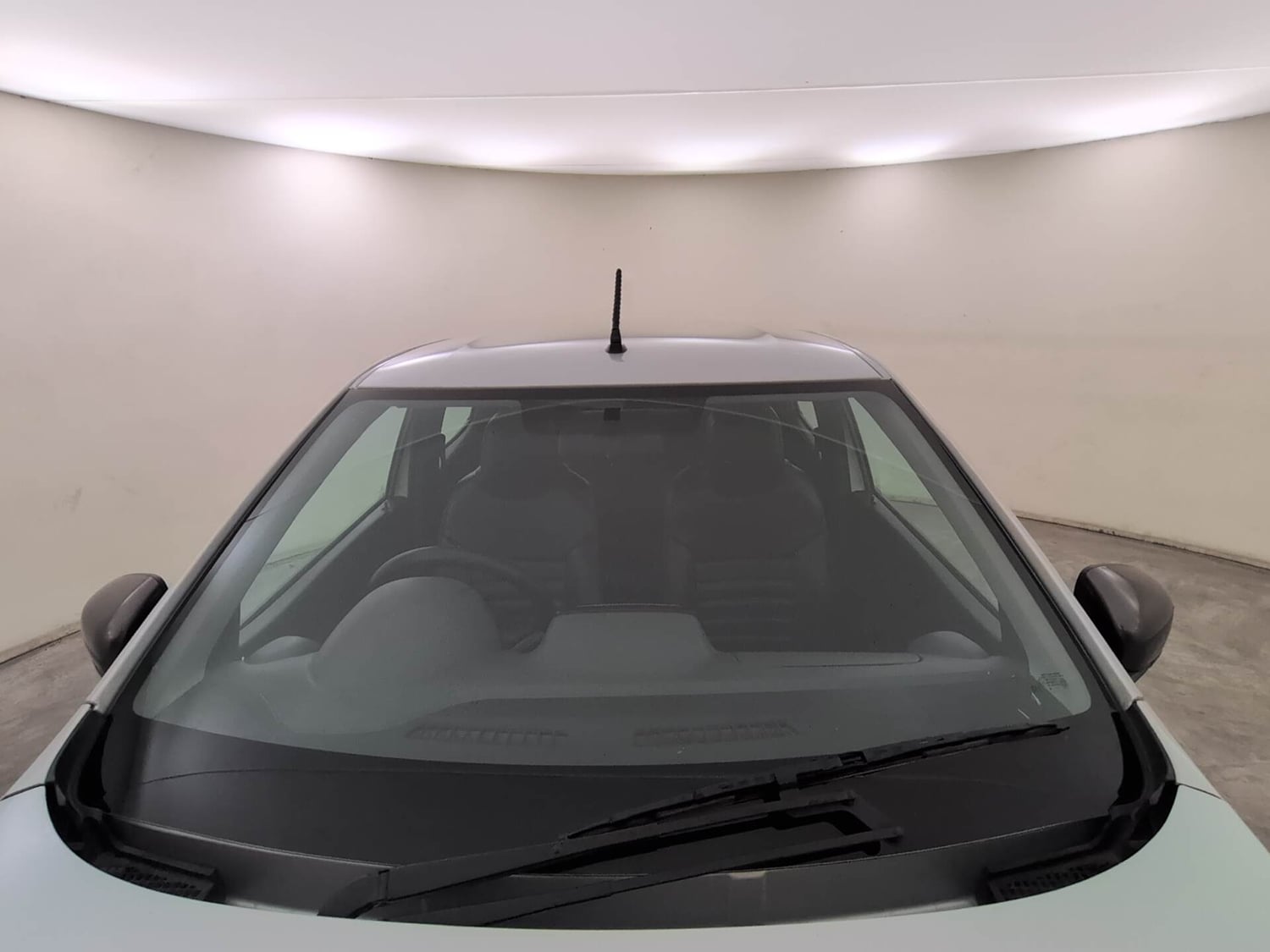 Used 2018 Renault Kwid 1.0 RXT AMT Opt Petrol Automatic exterior FRONT WINDSHIELD VIEW