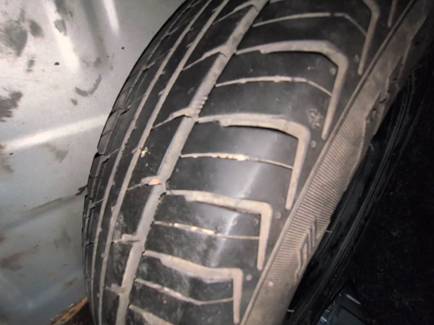 Used 2018 Renault Kwid 1.0 RXT AMT Opt Petrol Automatic tyres SPARE TYRE VIEW