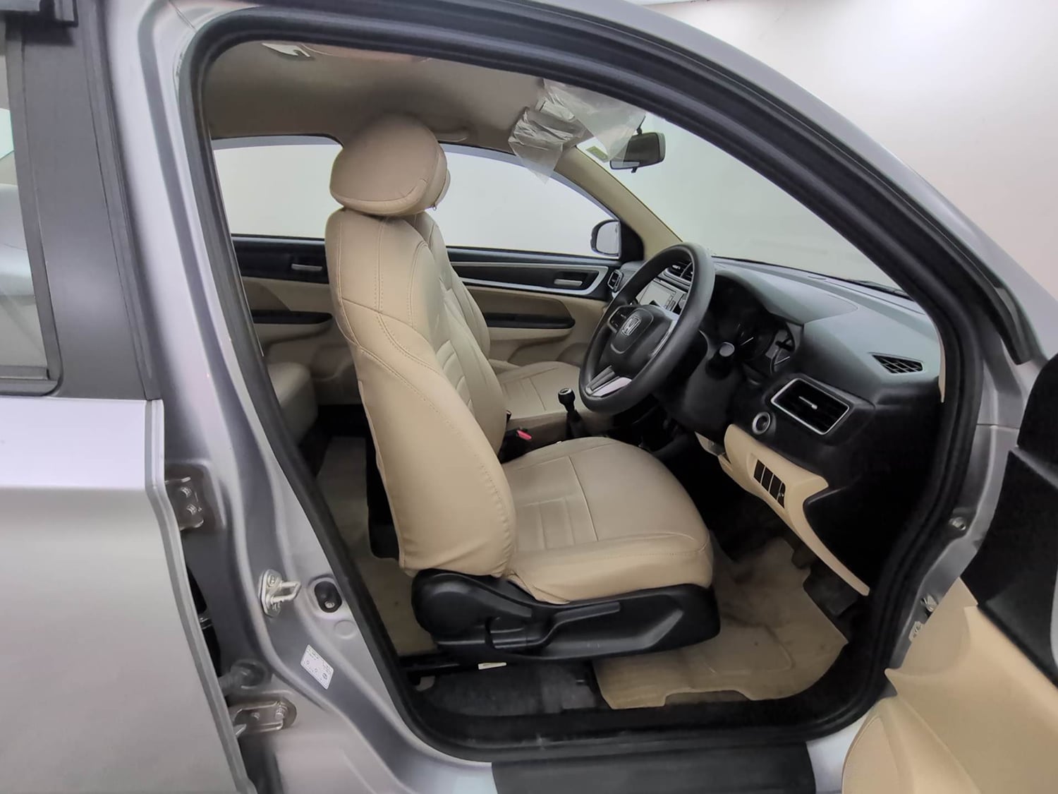 Used 2022 Honda Amaze VX MT 1.2 Petrol Petrol Manual interior RIGHT SIDE FRONT DOOR CABIN VIEW
