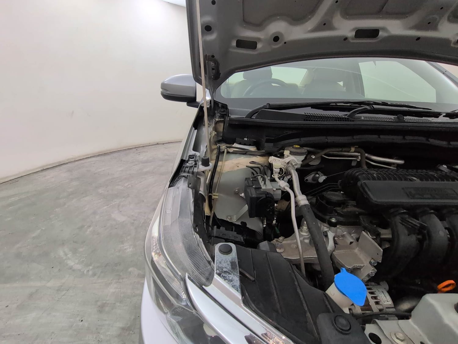 Used 2022 Honda Amaze VX MT 1.2 Petrol Petrol Manual engine ENGINE RIGHT SIDE HINGE & APRON VIEW