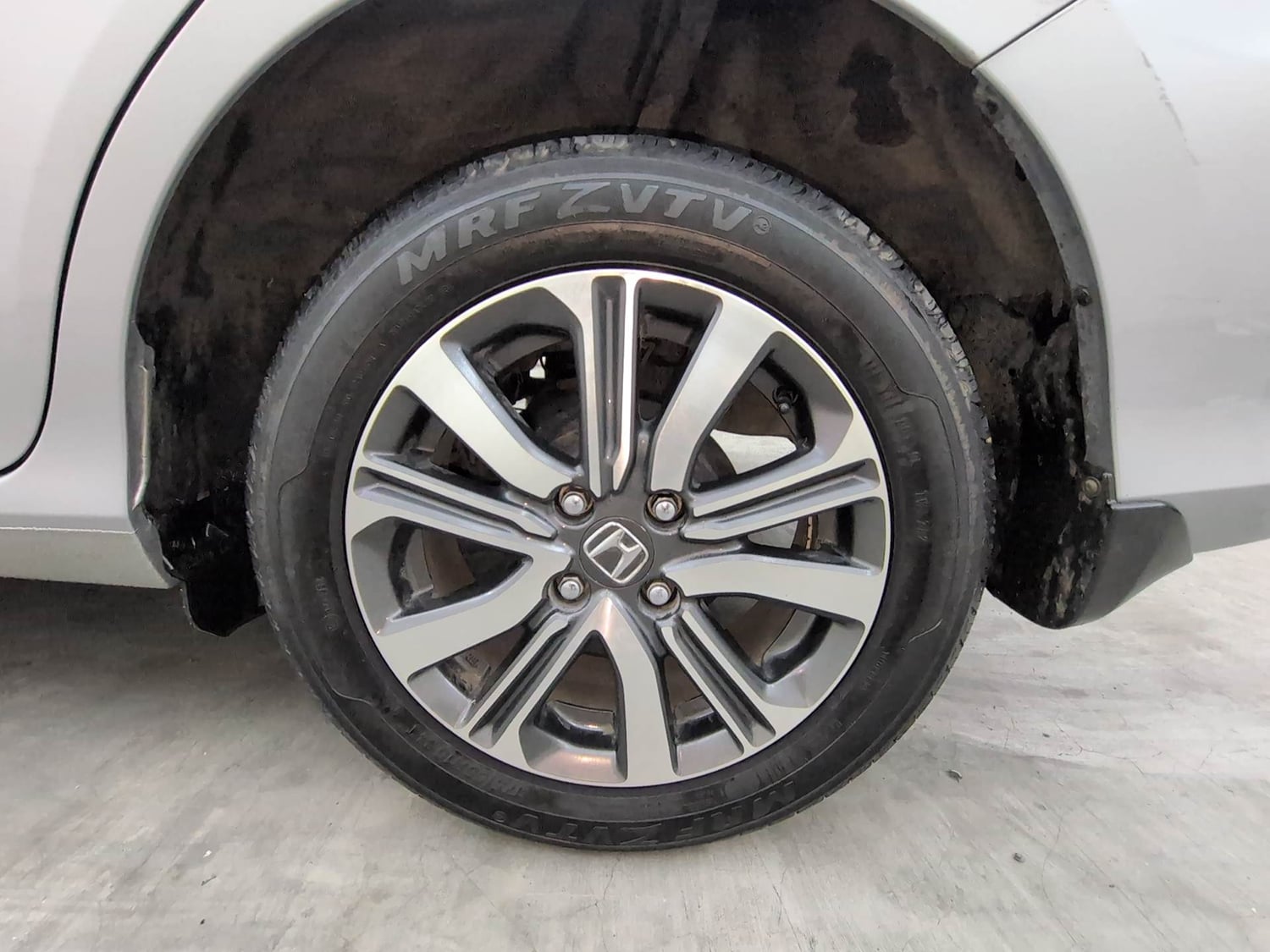 Used 2022 Honda Amaze VX MT 1.2 Petrol Petrol Manual tyres LEFT REAR TYRE RIM VIEW
