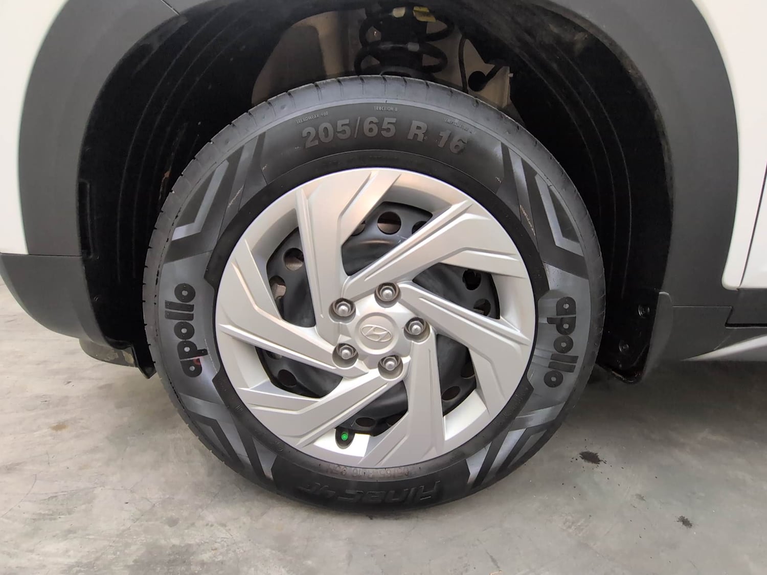 Used 2025 Hyundai Creta 1.5 MPi Petrol MT EX Petrol Manual tyres LEFT FRONT TYRE RIM VIEW