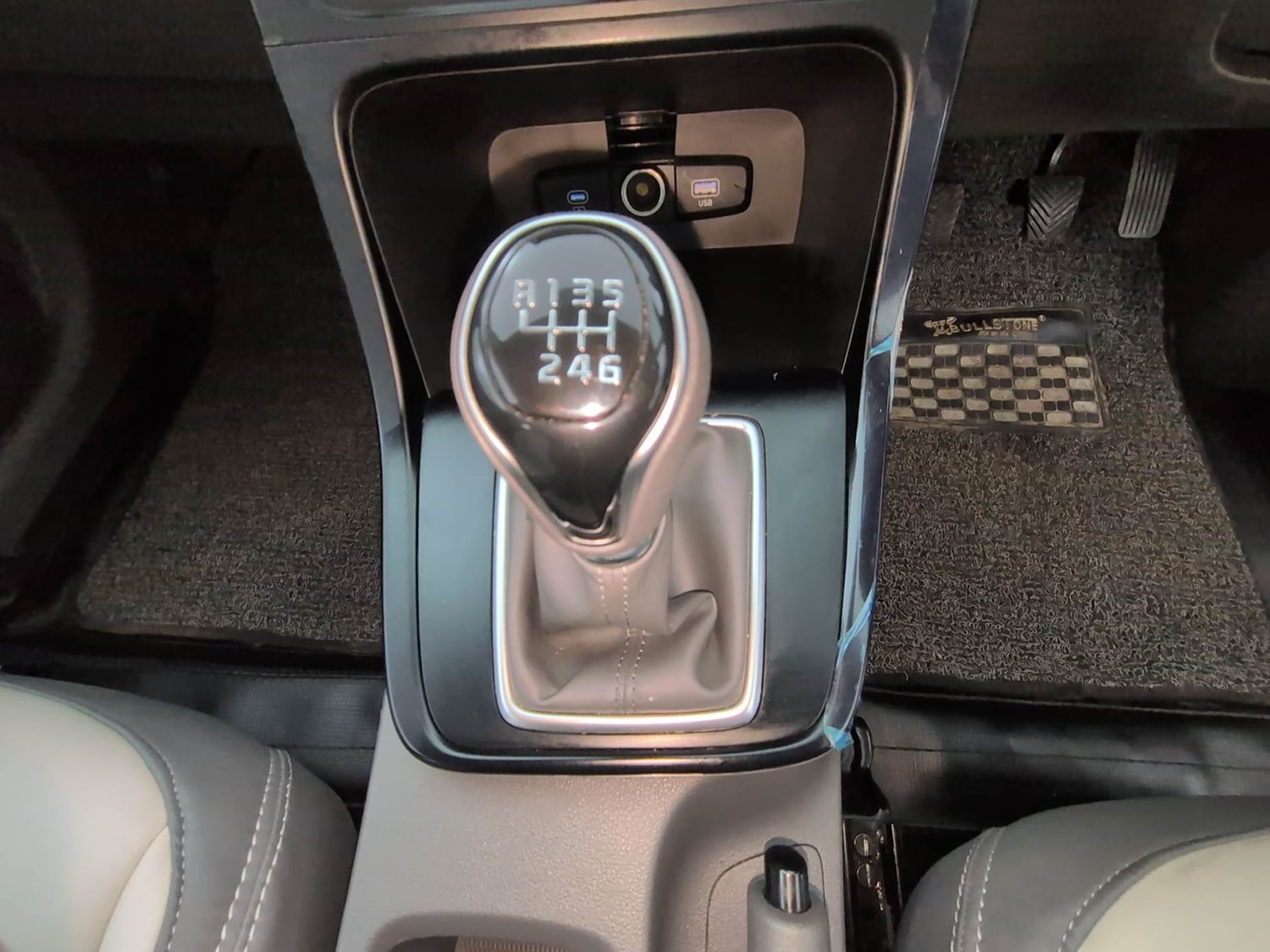 Used 2025 Hyundai Creta 1.5 MPi Petrol MT EX Petrol Manual interior GEAR  KNOB VIEW