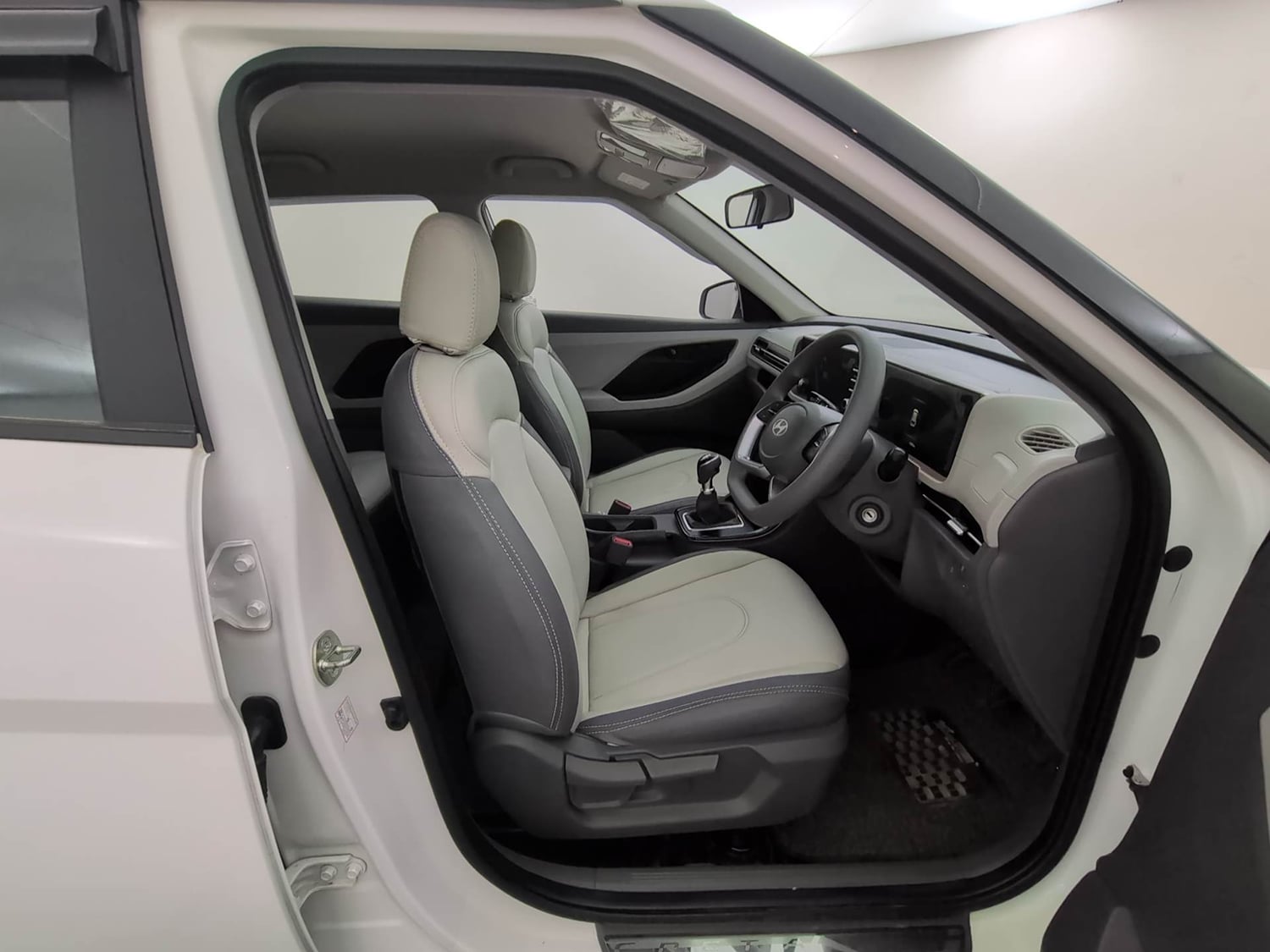Used 2025 Hyundai Creta 1.5 MPi Petrol MT EX Petrol Manual interior RIGHT SIDE FRONT DOOR CABIN VIEW