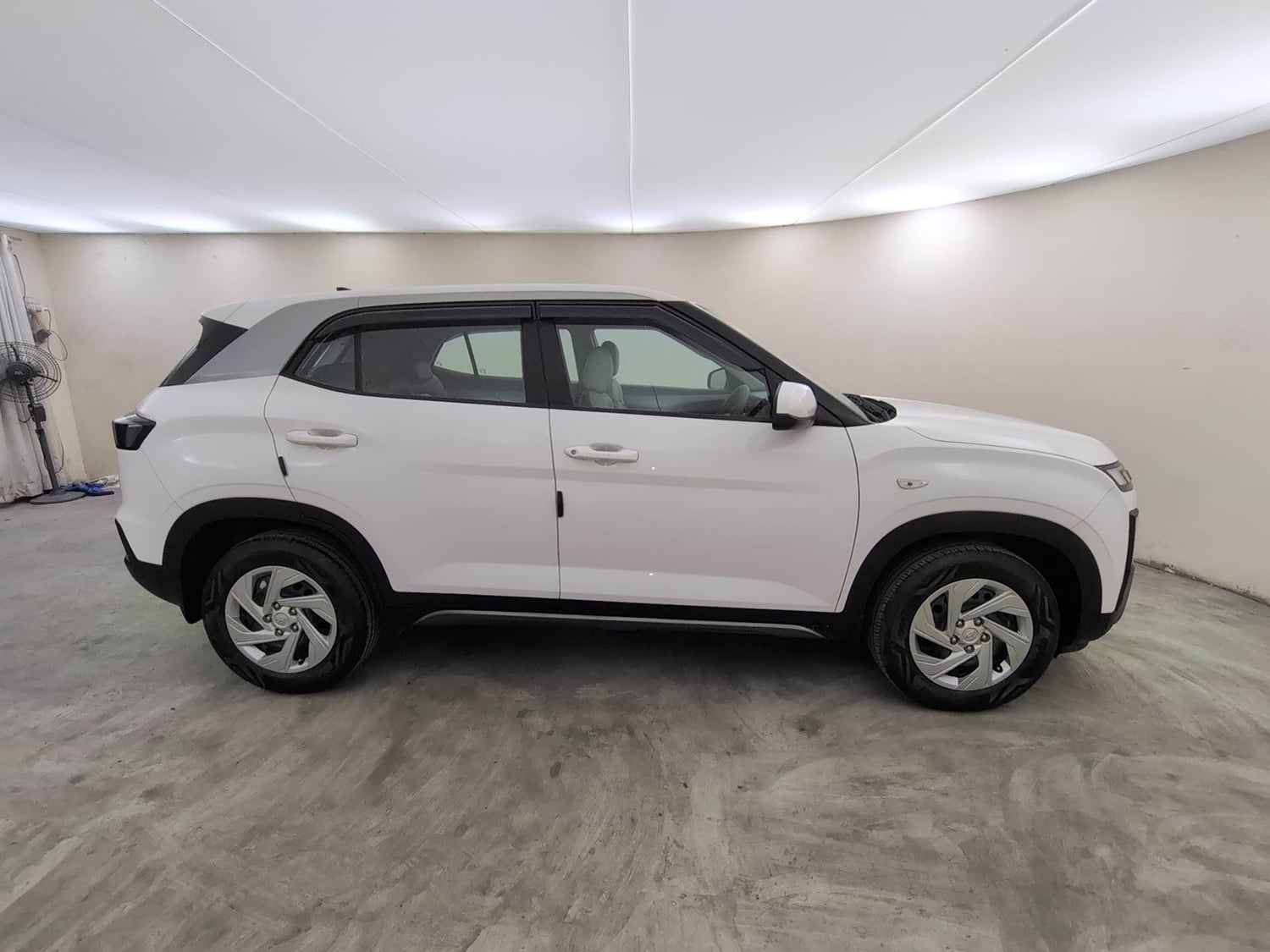 Used 2025 Hyundai Creta 1.5 MPi Petrol MT EX Petrol Manual exterior RIGHT SIDE VIEW