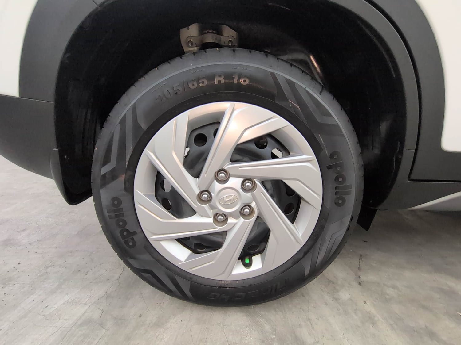 Used 2025 Hyundai Creta 1.5 MPi Petrol MT EX Petrol Manual tyres RIGHT REAR TYRE RIM VIEW