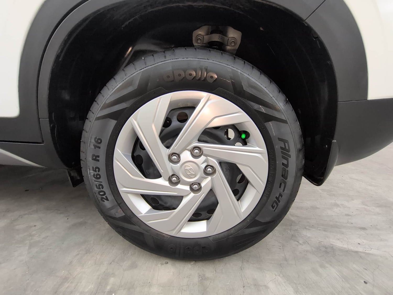 Used 2025 Hyundai Creta 1.5 MPi Petrol MT EX Petrol Manual tyres LEFT REAR TYRE RIM VIEW