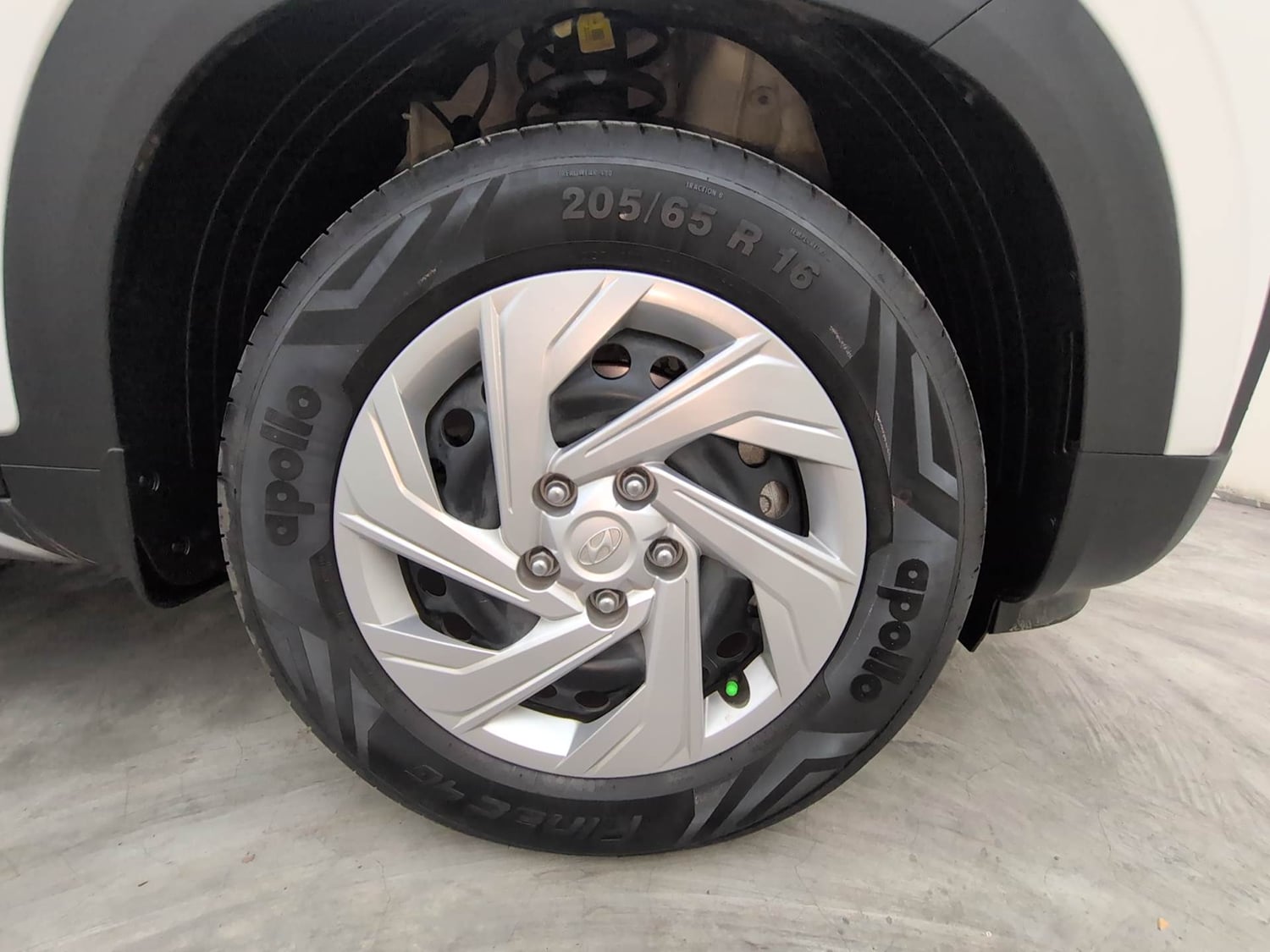 Used 2025 Hyundai Creta 1.5 MPi Petrol MT EX Petrol Manual tyres RIGHT FRONT TYRE RIM VIEW