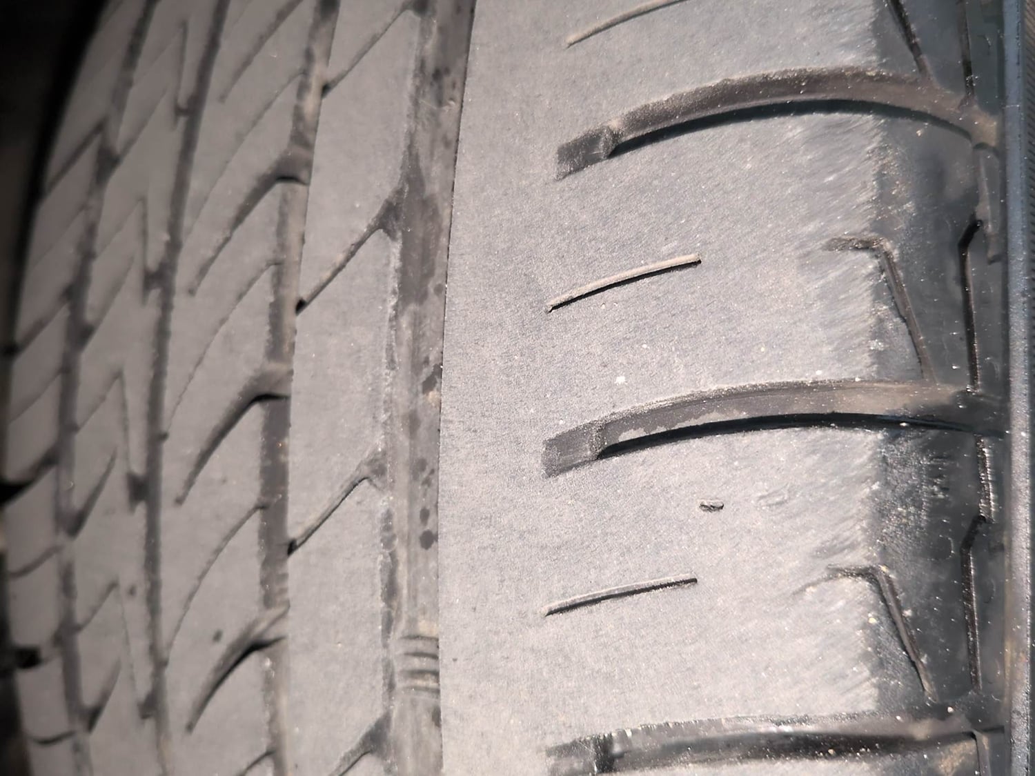 Used 2016 Maruti Suzuki Baleno Zeta 1.2 Petrol Manual tyres LEFT FRONT TYRE TREAD VIEW