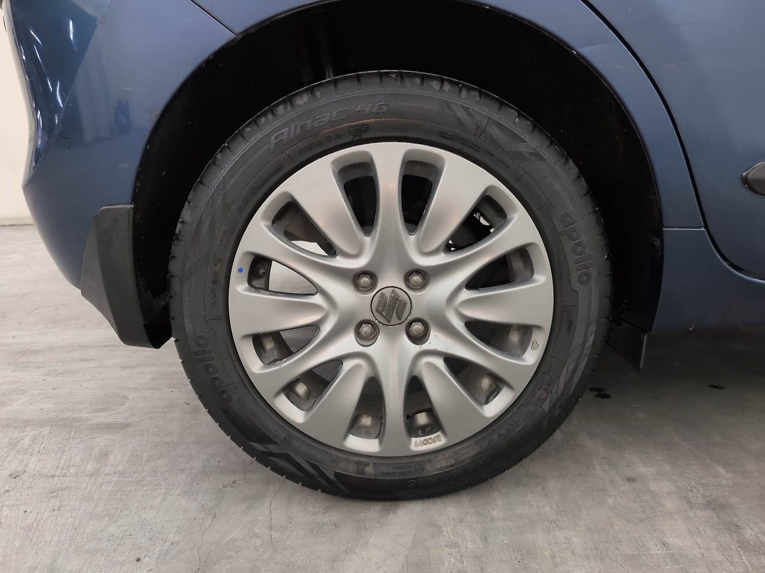 Used 2016 Maruti Suzuki Baleno Zeta 1.2 Petrol Manual tyres RIGHT REAR TYRE RIM VIEW
