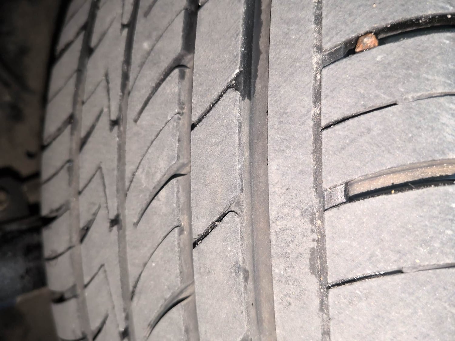 Used 2016 Maruti Suzuki Baleno Zeta 1.2 Petrol Manual tyres RIGHT FRONT TYRE TREAD VIEW