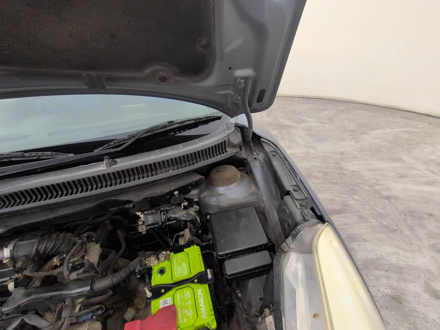 Used 2016 Maruti Suzuki Baleno Zeta 1.2 Petrol Manual engine ENGINE LEFT SIDE HINGE & APRON VIEW