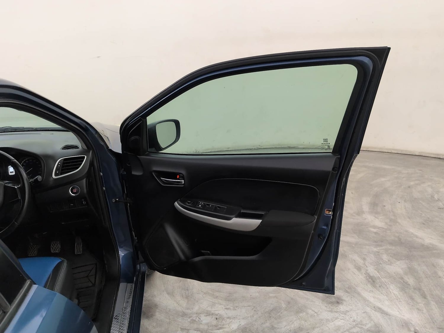 Used 2016 Maruti Suzuki Baleno Zeta 1.2 Petrol Manual interior RIGHT FRONT DOOR OPEN VIEW