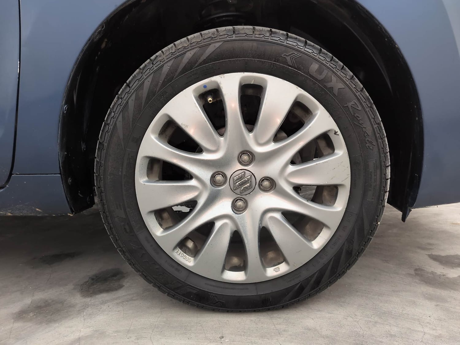 Used 2016 Maruti Suzuki Baleno Zeta 1.2 Petrol Manual tyres RIGHT FRONT TYRE RIM VIEW