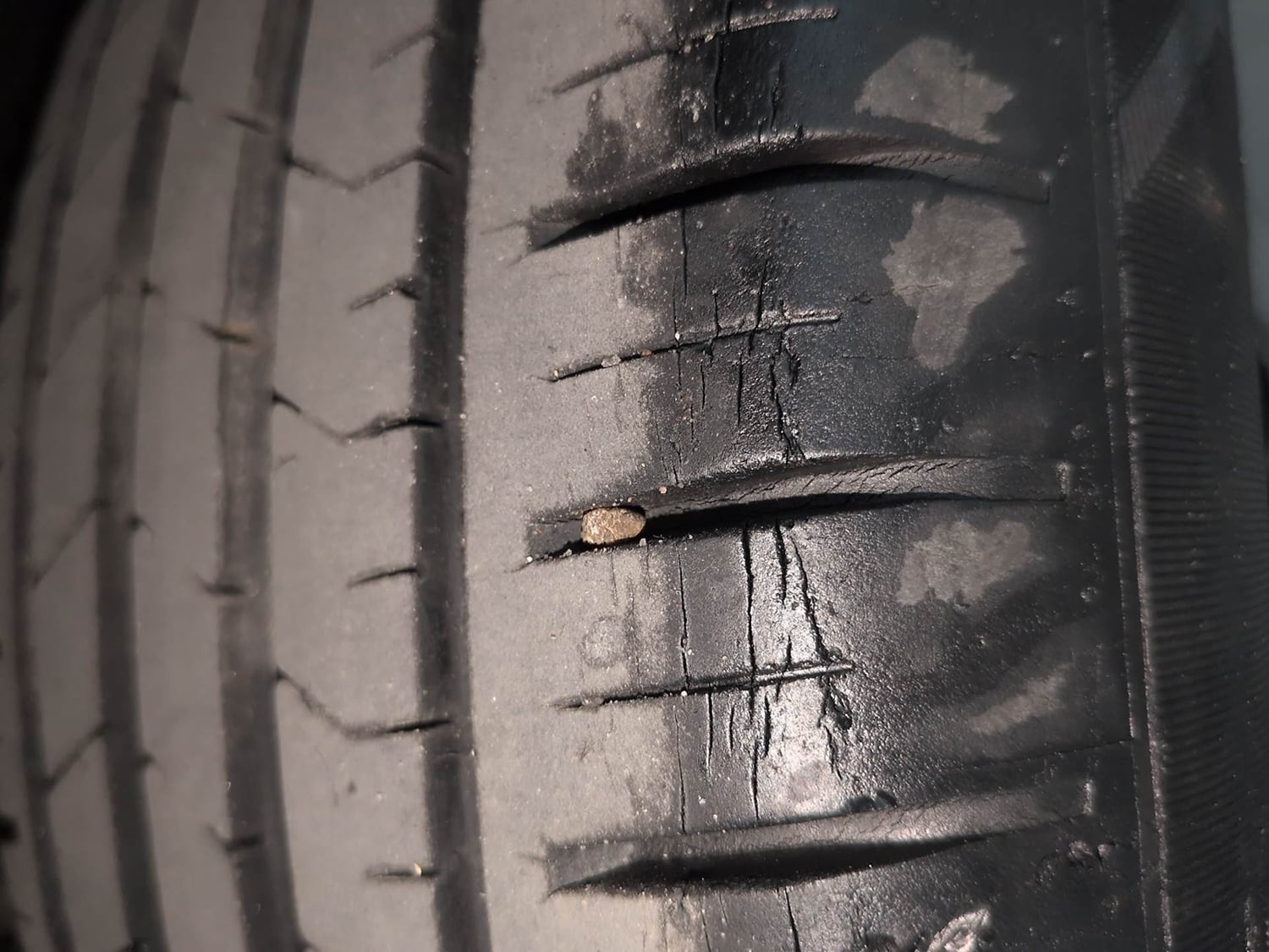 Used 2016 Maruti Suzuki Baleno Zeta 1.2 Petrol Manual tyres RIGHT REAR TYRE TREAD VIEW