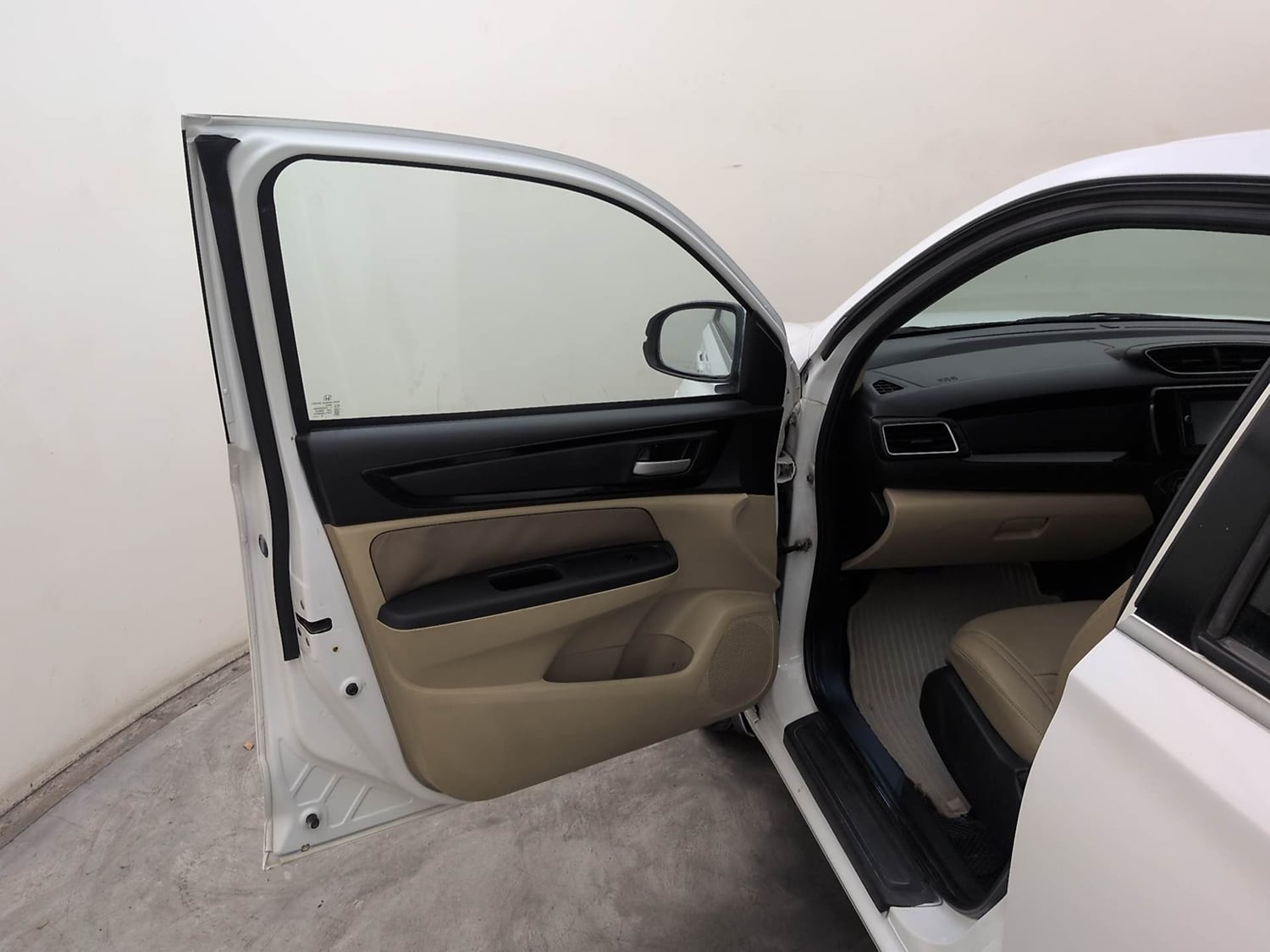 Used 2019 Honda Amaze 1.5 V CVT Diesel Diesel Automatic interior LEFT FRONT DOOR OPEN VIEW