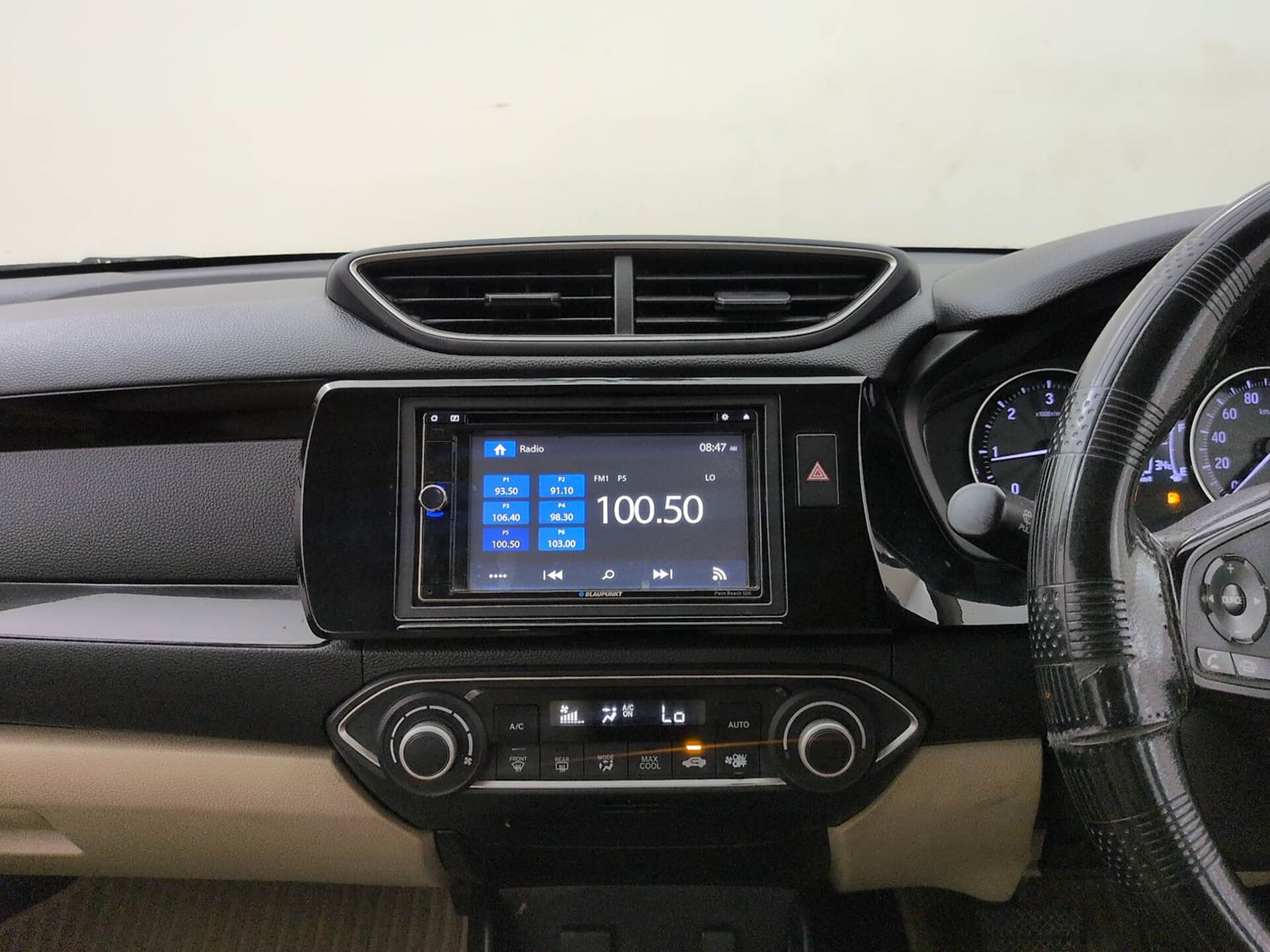 Used 2019 Honda Amaze 1.5 V CVT Diesel Diesel Automatic interior MUSIC SYSTEM & AC CONTROL VIEW