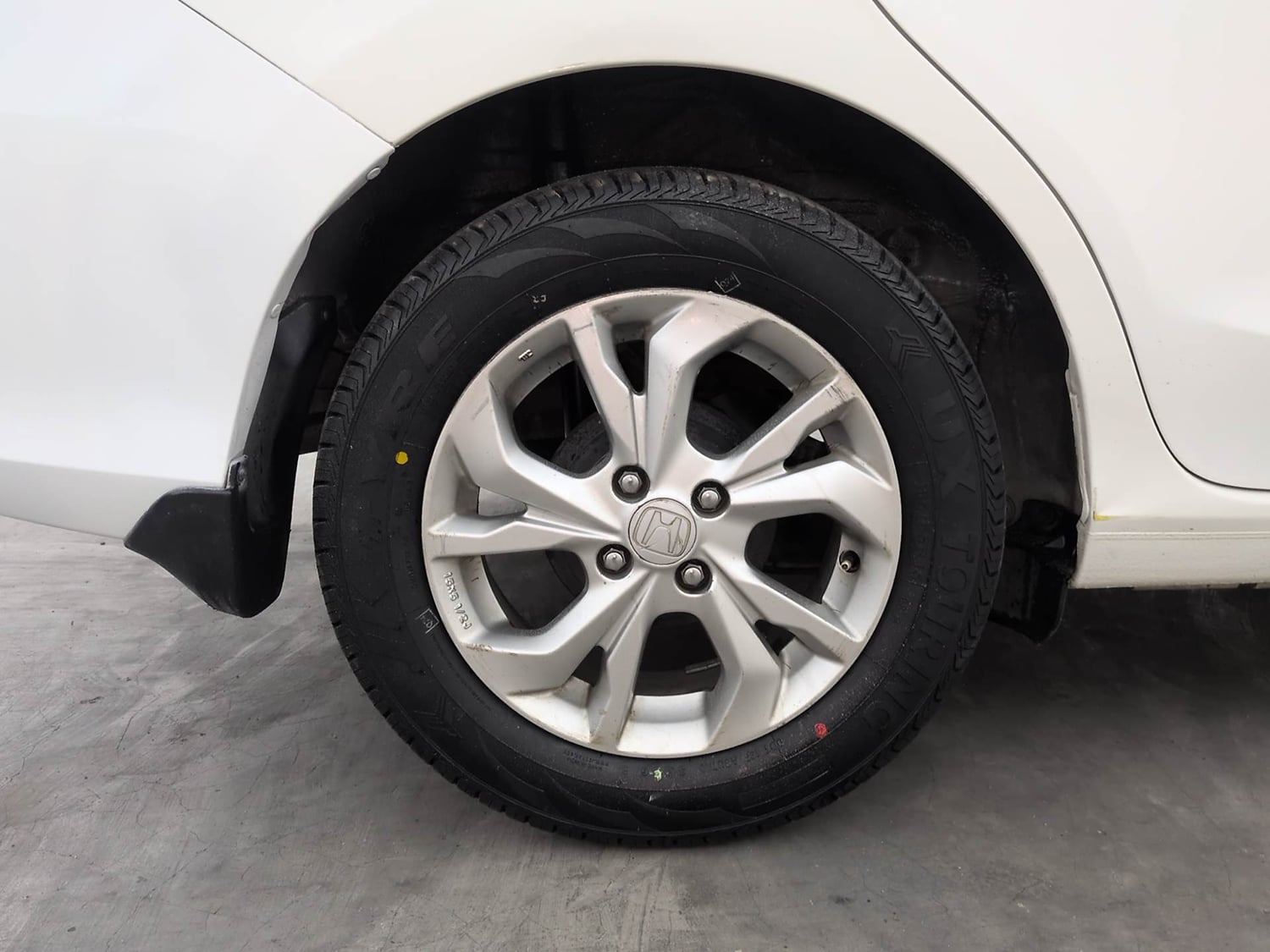 Used 2019 Honda Amaze 1.5 V CVT Diesel Diesel Automatic tyres RIGHT REAR TYRE RIM VIEW