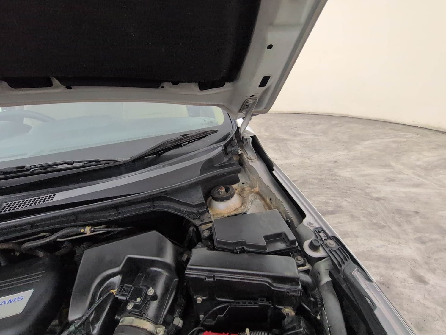 Used 2019 Honda Amaze 1.5 V CVT Diesel Diesel Automatic engine ENGINE LEFT SIDE HINGE & APRON VIEW