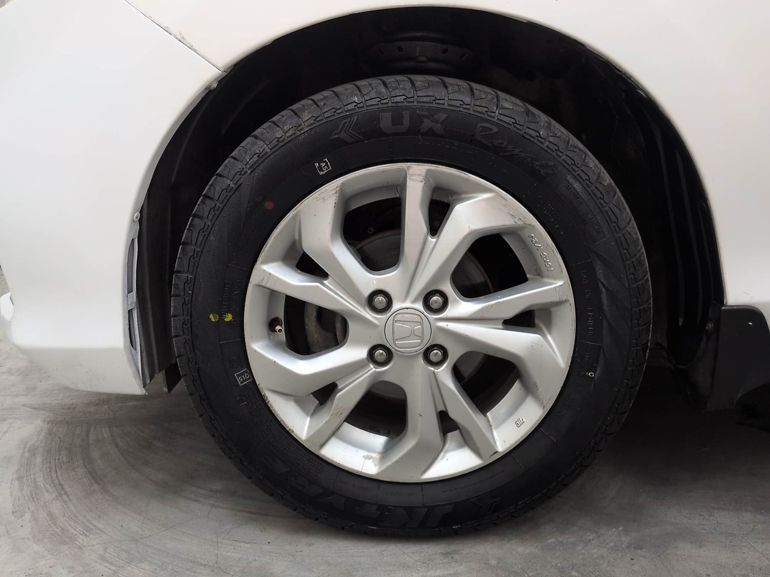 Used 2019 Honda Amaze 1.5 V CVT Diesel Diesel Automatic tyres LEFT FRONT TYRE RIM VIEW