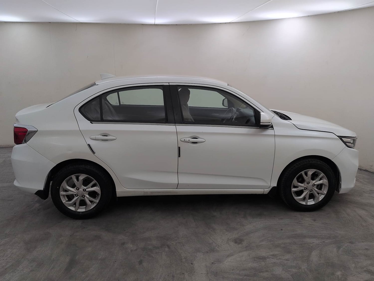 Used 2019 Honda Amaze 1.5 V CVT Diesel Diesel Automatic exterior RIGHT SIDE VIEW
