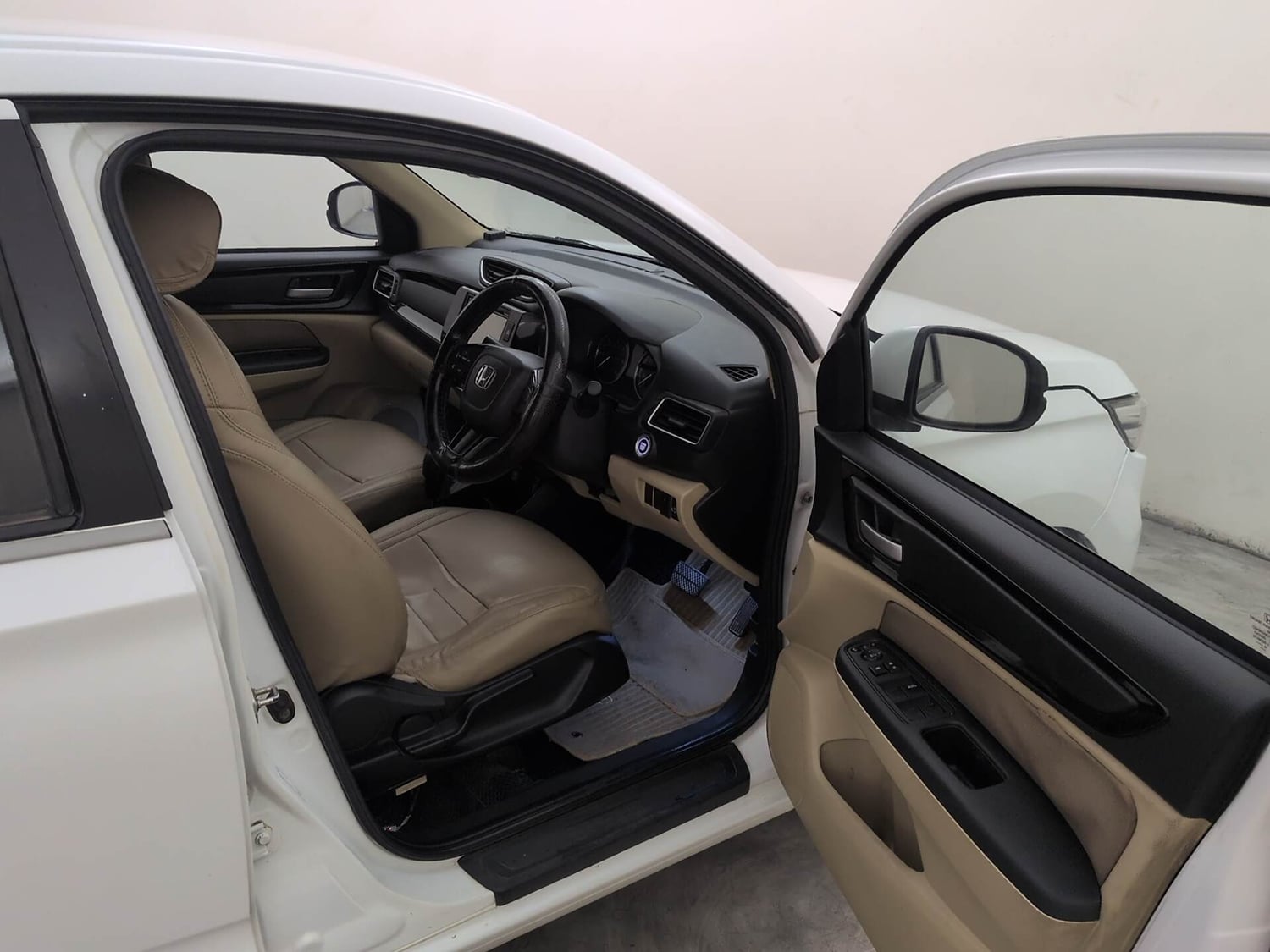 Used 2019 Honda Amaze 1.5 V CVT Diesel Diesel Automatic interior RIGHT SIDE FRONT DOOR CABIN VIEW