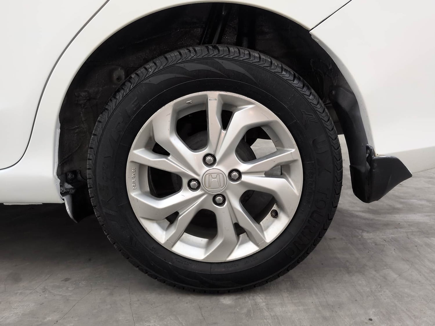 Used 2019 Honda Amaze 1.5 V CVT Diesel Diesel Automatic tyres LEFT REAR TYRE RIM VIEW