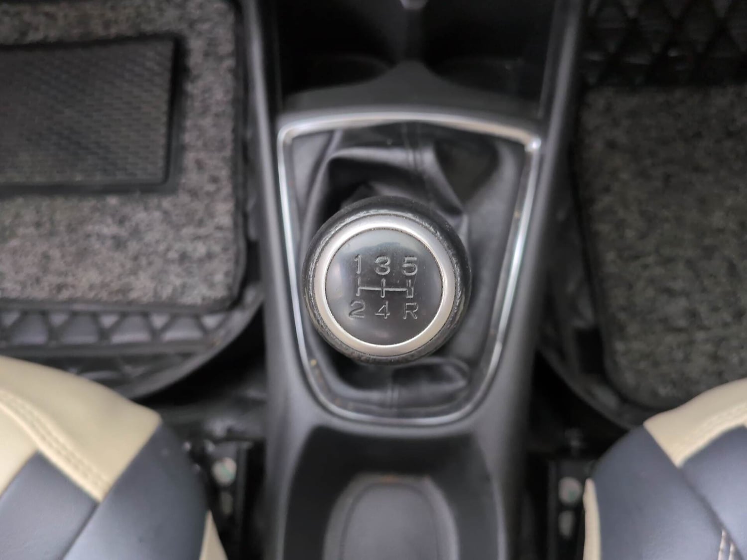 Used 2023 Honda Amaze VX MT 1.2 Petrol Petrol Manual interior GEAR  KNOB VIEW